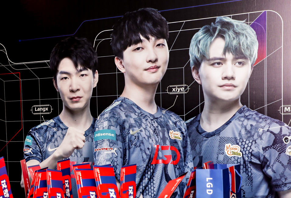 英选手中展 英选手中展