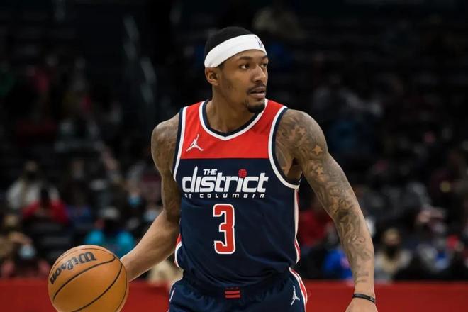 明背后的女 明背后的女